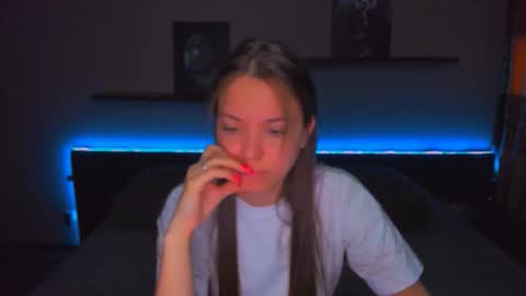 Snapshot of alexabarkley chatting on March 27, 1:11 am angel online show from March 27, 1:11 am