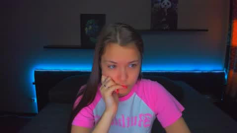 Snapshot of alexabarkley chatting on March 30, 12:33 am angel online show from March 30, 12:33 am