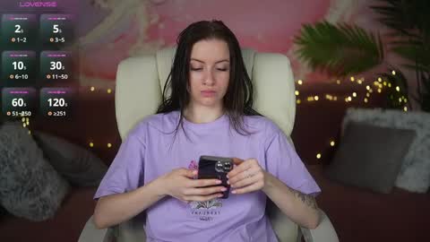 Snapshot of alexafleur chatting on June 7, 6:17 am alexafleur online show from June 7, 6:17 am