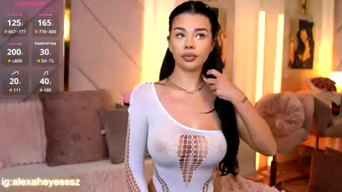 Snapshot of alexaheyess chatting on June 18, 5:19 am Alexa online show from June 18, 5:19 am