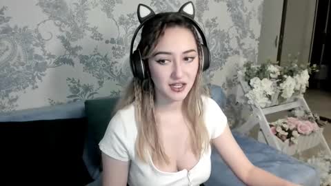 AlexaJang online show from December 6, 1:33 pm