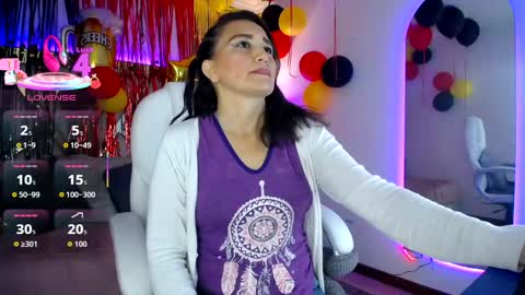 Snapshot of alexamoon__ chatting on October 4, 3:43 pm Alexa Moon online show from October 4, 3:43 pm