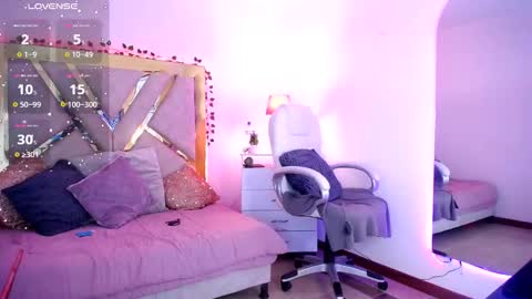 Snapshot of alexamoon__ chatting on October 10, 5:56 pm Alexa Moon online show from October 10, 5:56 pm