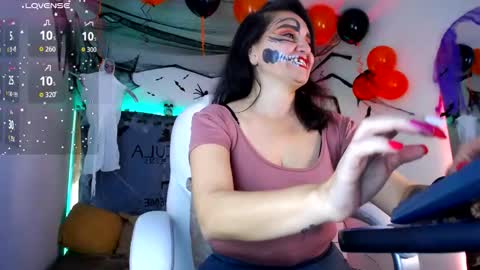 Snapshot of alexamoon__ chatting on October 17, 4:31 pm Alexa Moon online show from October 17, 4:31 pm