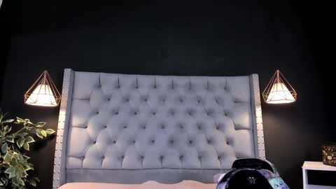 Snapshot of alexamora__ chatting on October 8, 11:41 am C A M I L A online show from October 8, 11:41 am