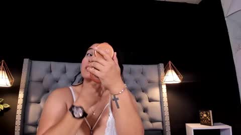 Snapshot of alexamora__ chatting on October 9, 10:57 am C A M I L A online show from October 9, 10:57 am