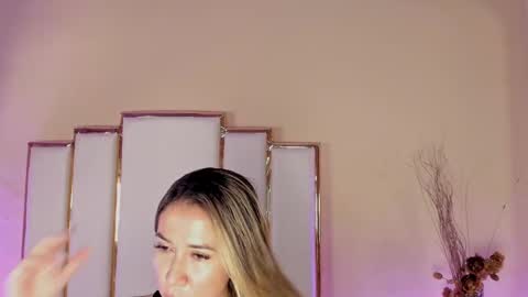 Snapshot of alexandraa_gomez chatting on September 16, 8:10 pm alexandraa_gomez online show from September 16, 8:10 pm
