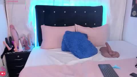 Snapshot of alexandranovaa chatting on May 20, 8:59 pm Alexandra novaa online show from May 20, 8:59 pm