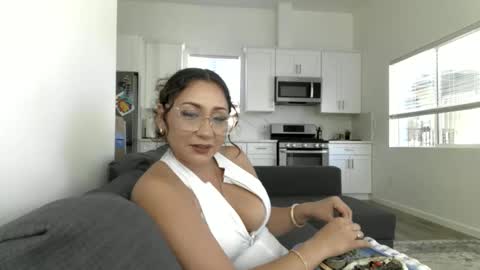 Snapshot of alexandrarose77 chatting on April 28, 11:32 pm AlexandraRose0777 online show from April 28, 11:32 pm
