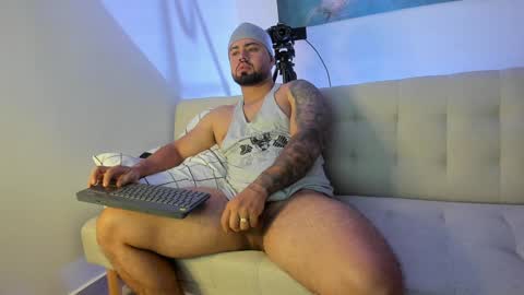Snapshot of alexandro_king chatting on January 21, 1:18 am ALEX online show from January 21, 1:18 am