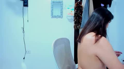 Snapshot of alexarobins chatting on November 18, 5:56 am Alexa online show from November 18, 5:56 am