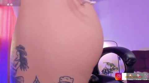 Snapshot of alexawarren_ chatting on July 10, 8:00 pm alexawarren_ online show from July 10, 8:00 pm