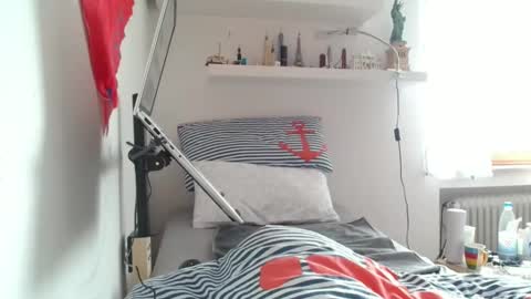 Snapshot of alexderkleine chatting on February 16, 10:33 am alexderkleine online show from February 16, 10:33 am