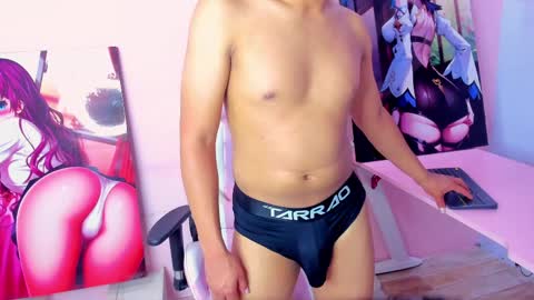 Snapshot of alexdunss chatting on April 7, 2:50 pm Alexdennus online show from April 7, 2:50 pm