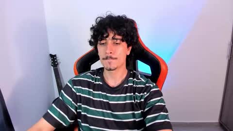 alexfloreszzz online show from January 8, 8:33 pm