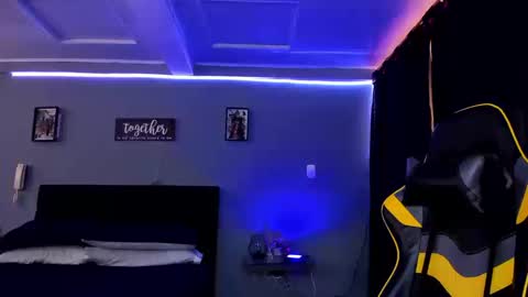 Snapshot of alexgiraldo__ chatting on September 19, 2:51 pm alexgiraldo__ online show from September 19, 2:51 pm