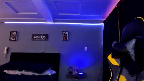 Snapshot of alexgiraldo__ chatting on September 23, 12:19 pm alexgiraldo__ online show from September 23, 12:19 pm