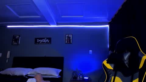 Snapshot of alexgiraldo__ chatting on October 7, 11:18 am alexgiraldo__ online show from October 7, 11:18 am