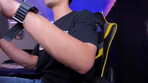 Snapshot of alexgiraldo__ chatting on October 19, 1:12 pm alexgiraldo__ online show from October 19, 1:12 pm