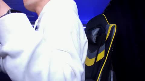 Snapshot of alexgiraldo__ chatting on October 20, 2:45 am alexgiraldo__ online show from October 20, 2:45 am