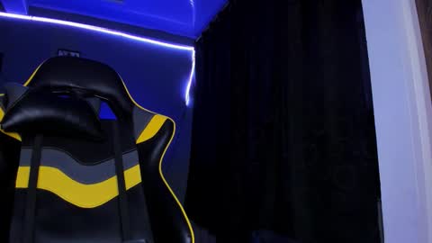 Snapshot of alexgiraldo__ chatting on October 31, 6:14 am alexgiraldo__ online show from October 31, 6:14 am