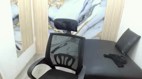 alexharvey01 online show from November 18, 7:29 pm