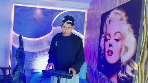 Snapshot of alexi_hot23 chatting on June 6, 7:40 pm alexi_hot23 online show from June 6, 7:40 pm