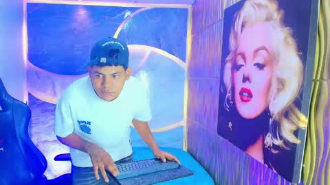 Snapshot of alexi_hot23 chatting on June 7, 7:28 pm alexi_hot23 online show from June 7, 7:28 pm