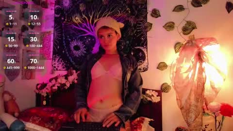 Snapshot of alexiafisher_ chatting on December 19, 12:45 am Alex online show from December 19, 12:45 am