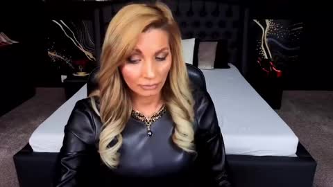 Snapshot of alexiakendall chatting on April 15, 9:16 am Alexia online show from April 15, 9:16 am