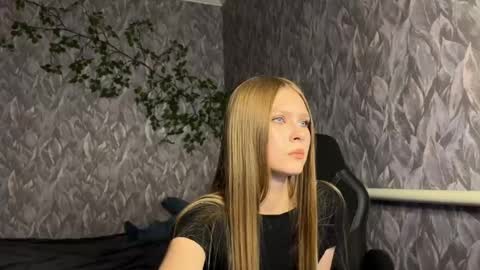 Alexia online show from May 26, 1:51 pm