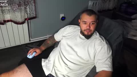 Snapshot of alexirr chatting on October 26, 11:42 pm Alex online show from October 26, 11:42 pm