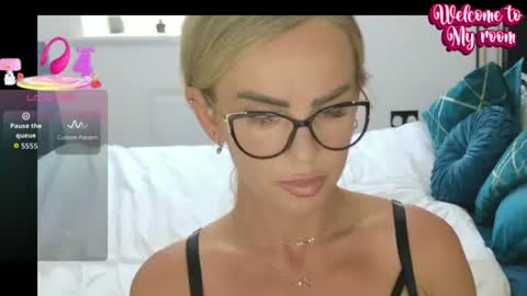 Alexis White online show from June 26, 10:08 am