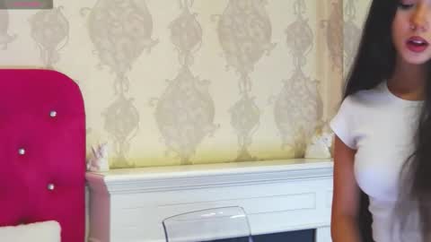 Snapshot of alexisdevine chatting on September 15, 4:23 am alexisdevine online show from September 15, 4:23 am