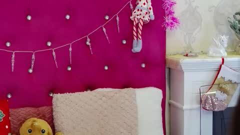 Snapshot of alexisdevine chatting on December 15, 5:23 am alexisdevine online show from December 15, 5:23 am