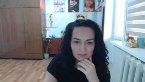 AlexisMillers online show from December 19, 1:40 pm