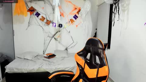 Snapshot of alexj_black chatting on October 17, 11:13 am ALEXJ BLACK online show from October 17, 11:13 am