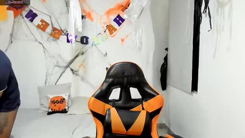 Snapshot of alexj_black chatting on October 19, 10:49 am ALEXJ BLACK online show from October 19, 10:49 am