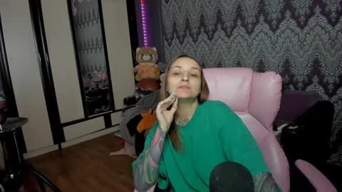 Snapshot of alexracc00n chatting on December 2, 3:15 am Alex online show from December 2, 3:15 am