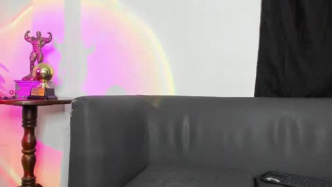 ALEX ROYCE  online show from May 16, 9:39 am