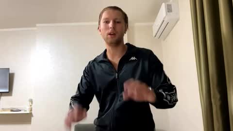 Snapshot of alexs_bugatti chatting on October 23, 8:18 pm Alex online show from October 23, 8:18 pm