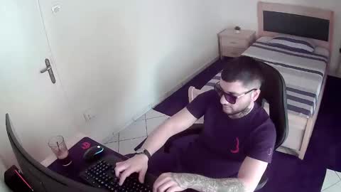 alexthepro00 online show from May 3, 3:18 pm