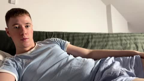 Snapshot of alexwos chatting on April 8, 6:57 am Alex online show from April 8, 6:57 am