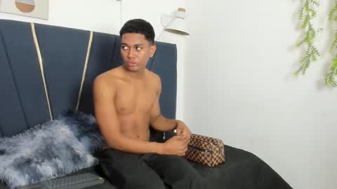 alexx_cum18 online show from March 18, 12:30 pm
