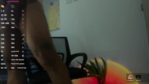 Snapshot of alexxx_feethis chatting on November 17, 10:26 pm Alex A online show from November 17, 10:26 pm