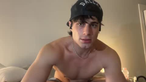 Snapshot of alexxxgrant21 chatting on October 23, 12:32 am alexxxgrant21 online show from October 23, 12:32 am