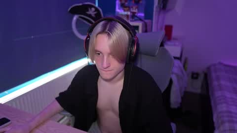 Alexycutie online show from September 13, 8:36 am