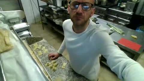 Snapshot of alfred151 chatting on March 28, 2:55 am Edgarrrdd1021 online show from March 28, 2:55 am