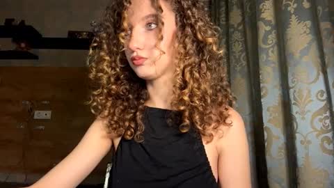 Snapshot of alfredaspagnolo chatting on November 22, 4:28 pm Tatiana online show from November 22, 4:28 pm