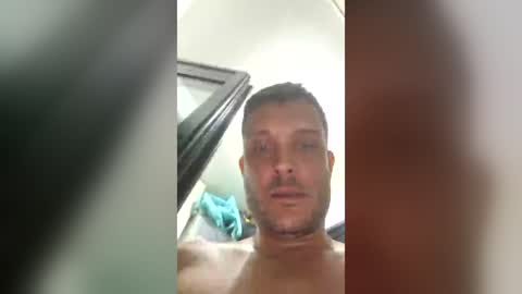 Snapshot of alge8822 chatting on June 27, 1:10 am alge8822 online show from June 27, 1:10 am